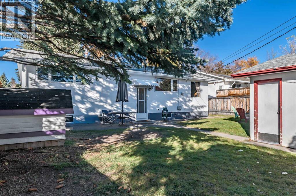 2628 Lionel Crescent SW