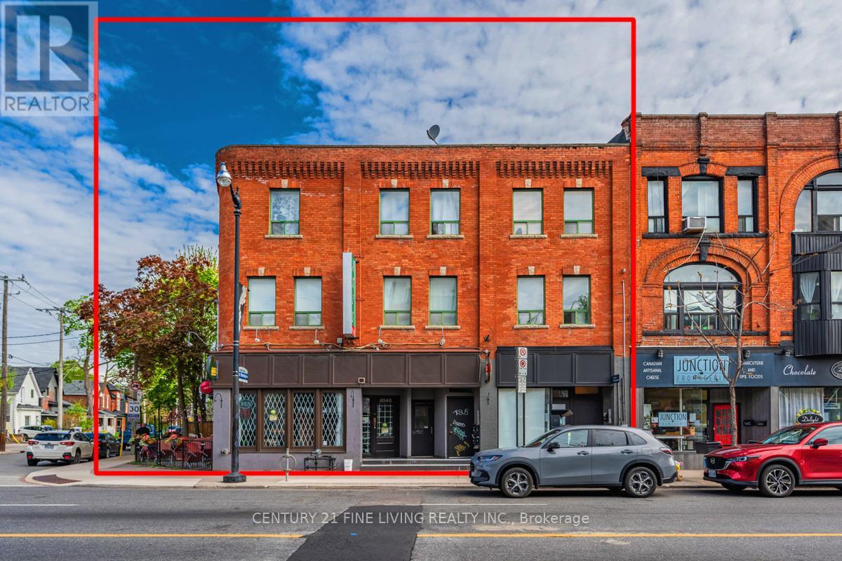 3048 DUNDAS STREET W