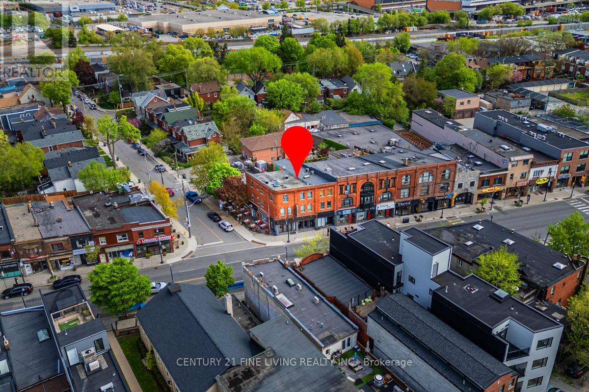 3048 DUNDAS STREET W