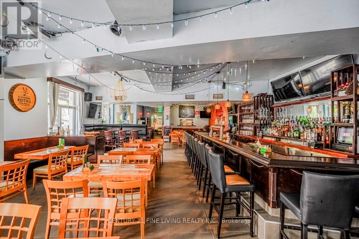 3048 DUNDAS STREET W