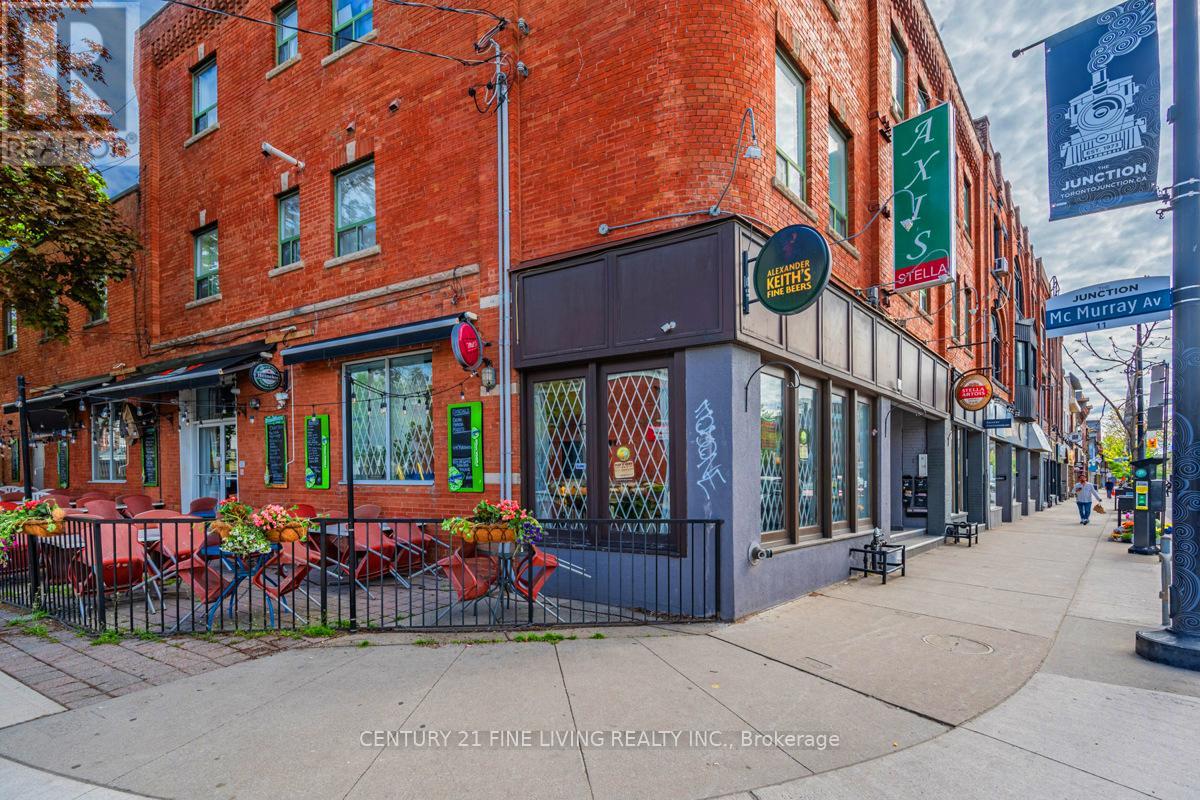 3048 DUNDAS STREET W