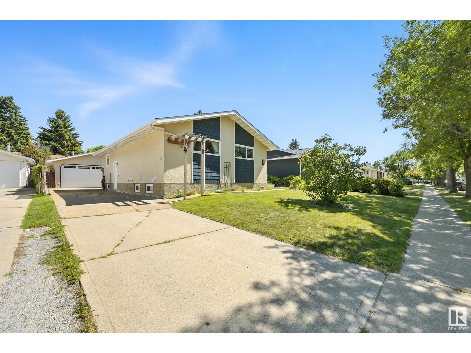 8 Addison CR