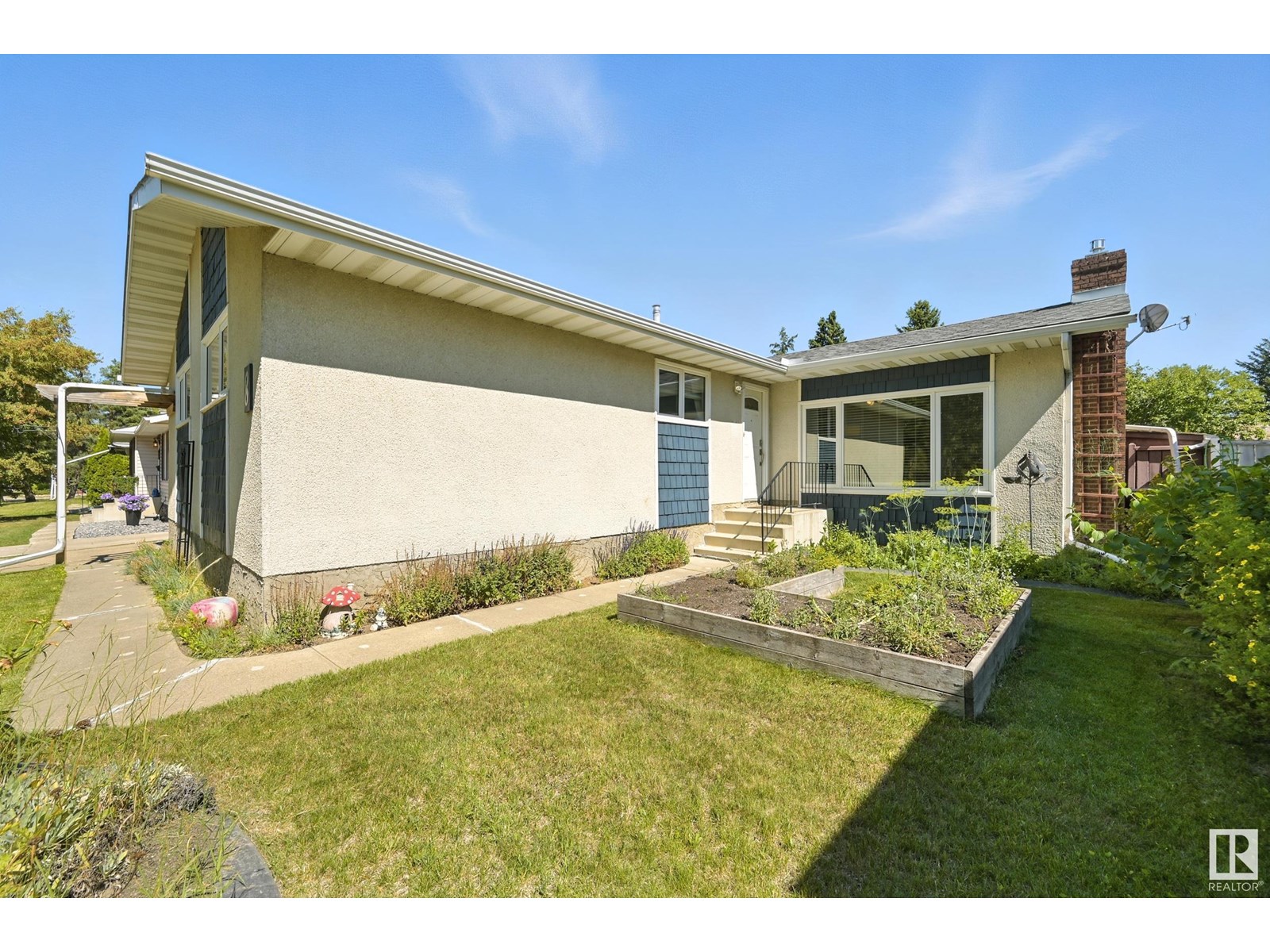 8 Addison CR