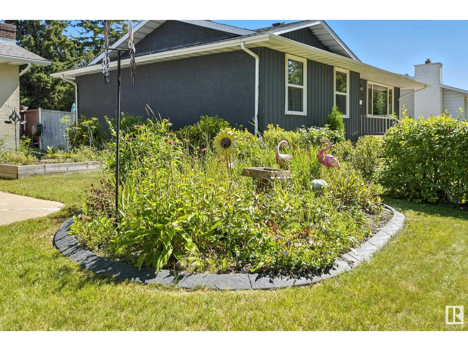 8 Addison CR