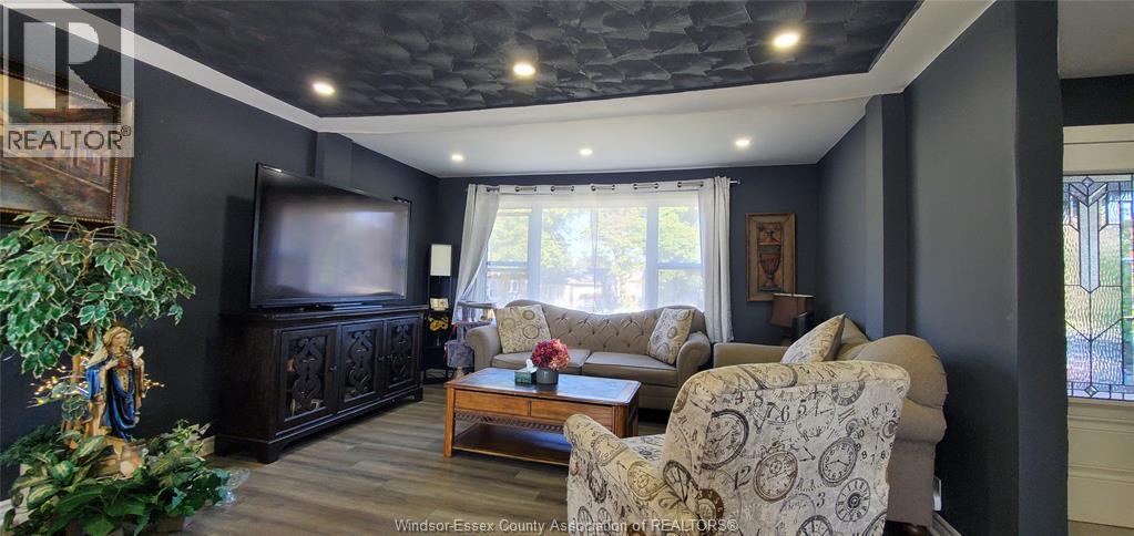 3025 WOODLAWN AVENUE