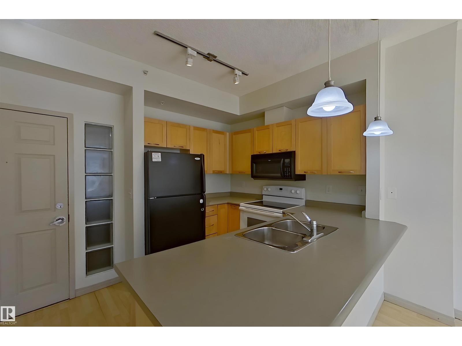 #1-518 4245 139 AV NW