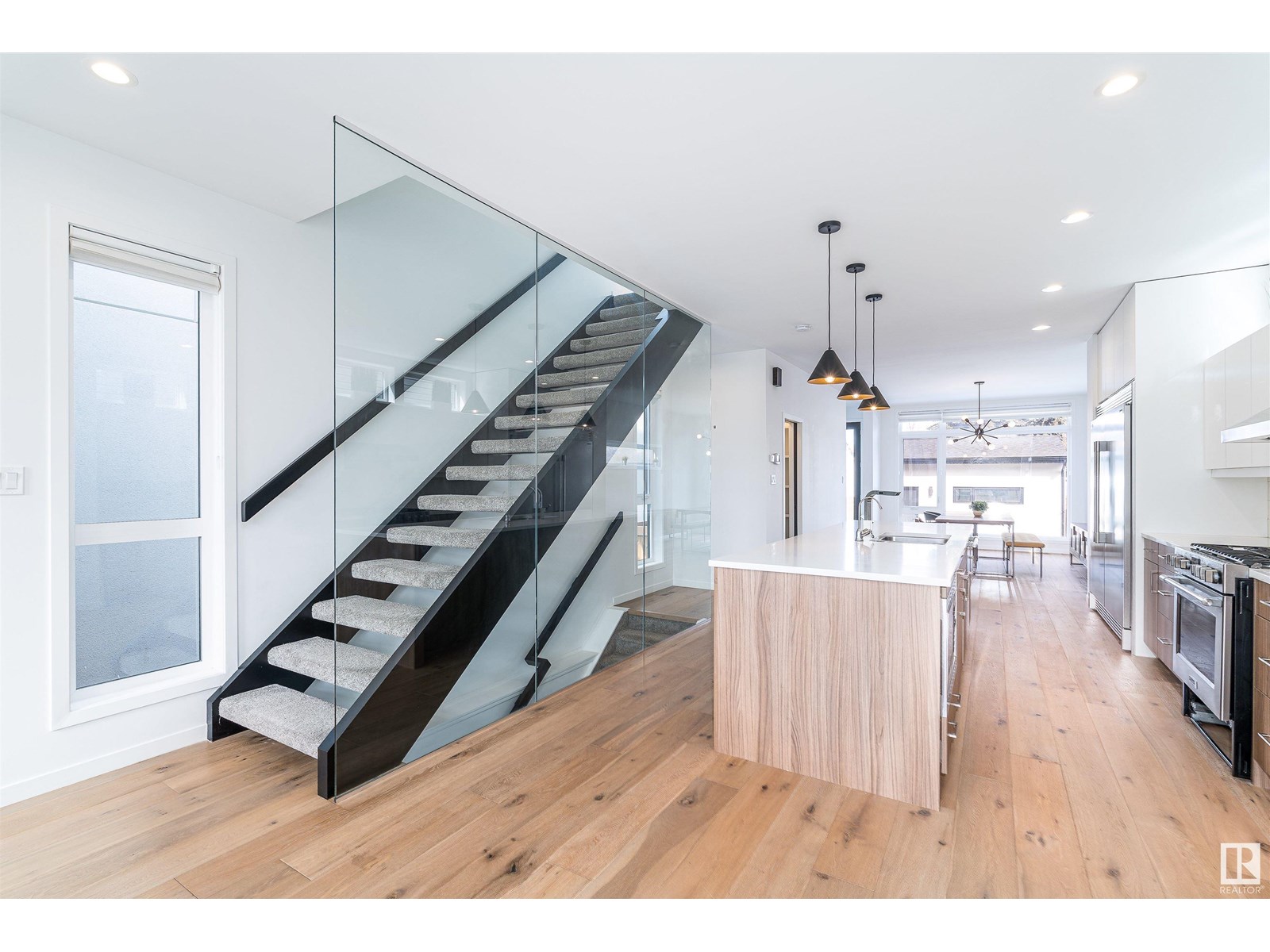 10726 72 AV NW