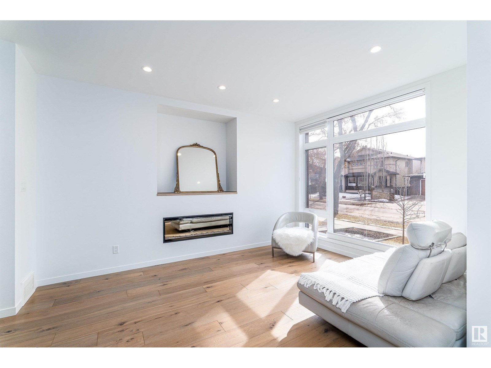 10726 72 AV NW