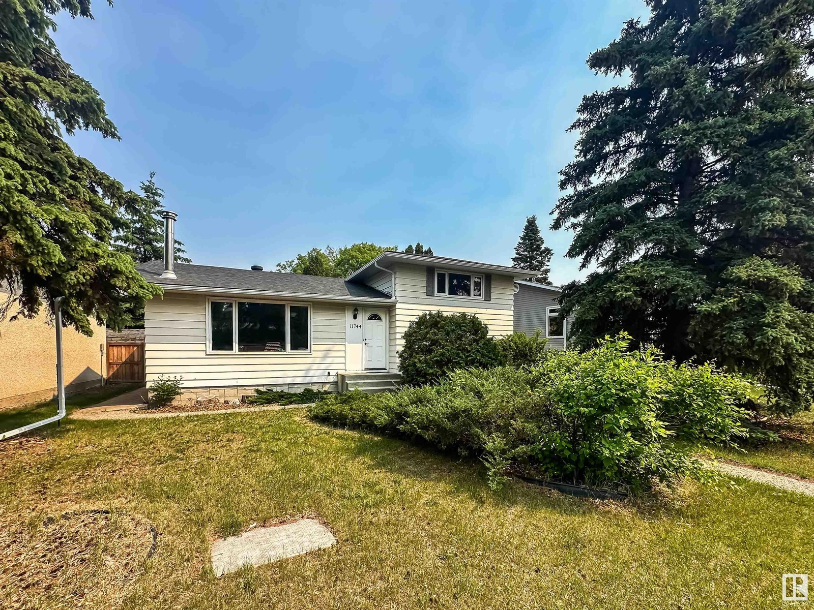 11744 37 AV NW