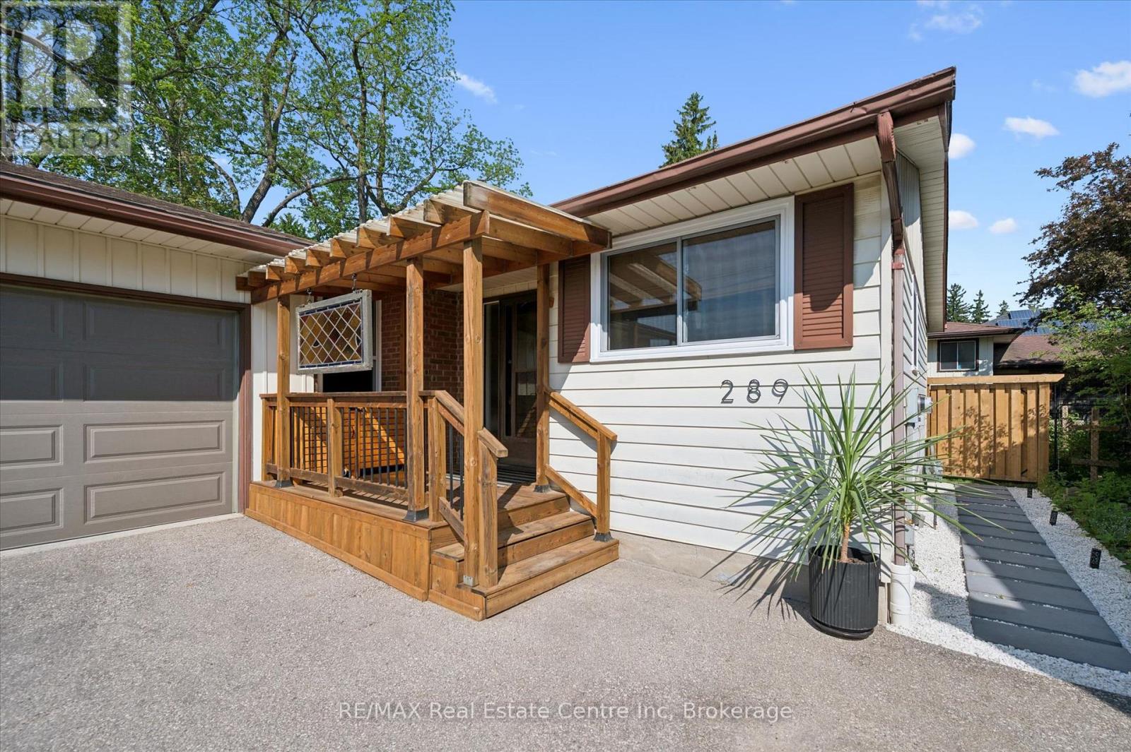 289 GARAFRAXA STREET E