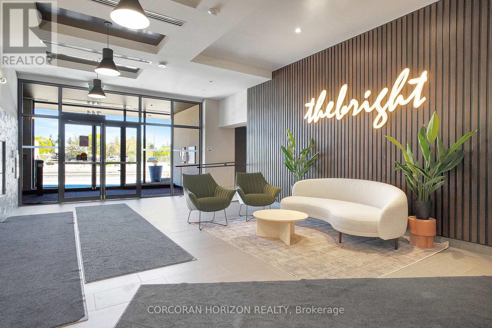 1811 - 741 KING STREET