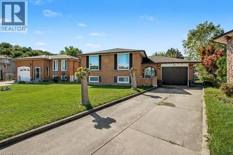 40 TARA Court Hamilton ON L8K6E6