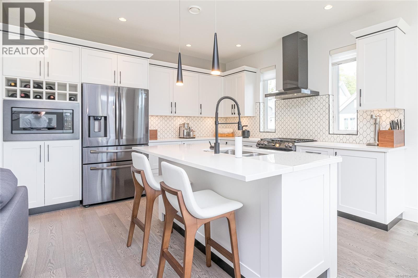 9257 Bakerview Close