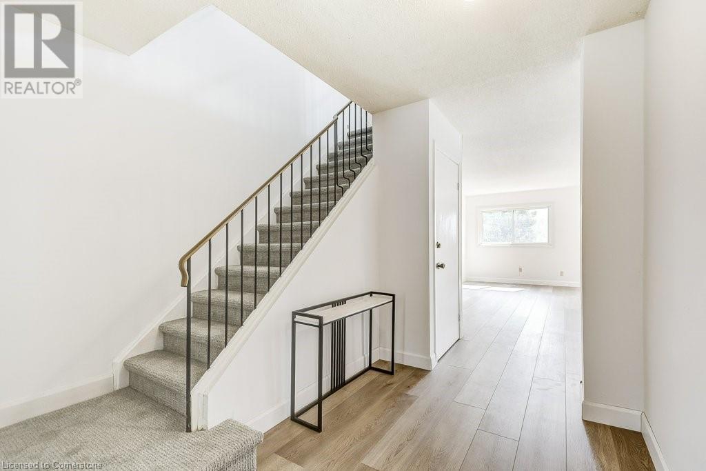 581 COLLEGE Avenue W