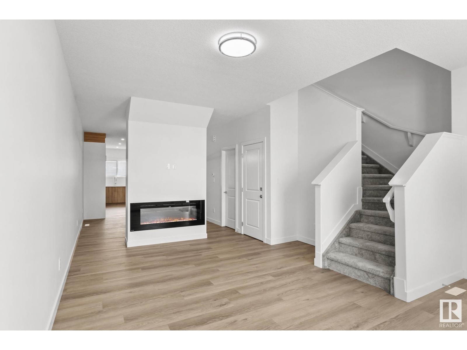 1947 210 ST NW NW