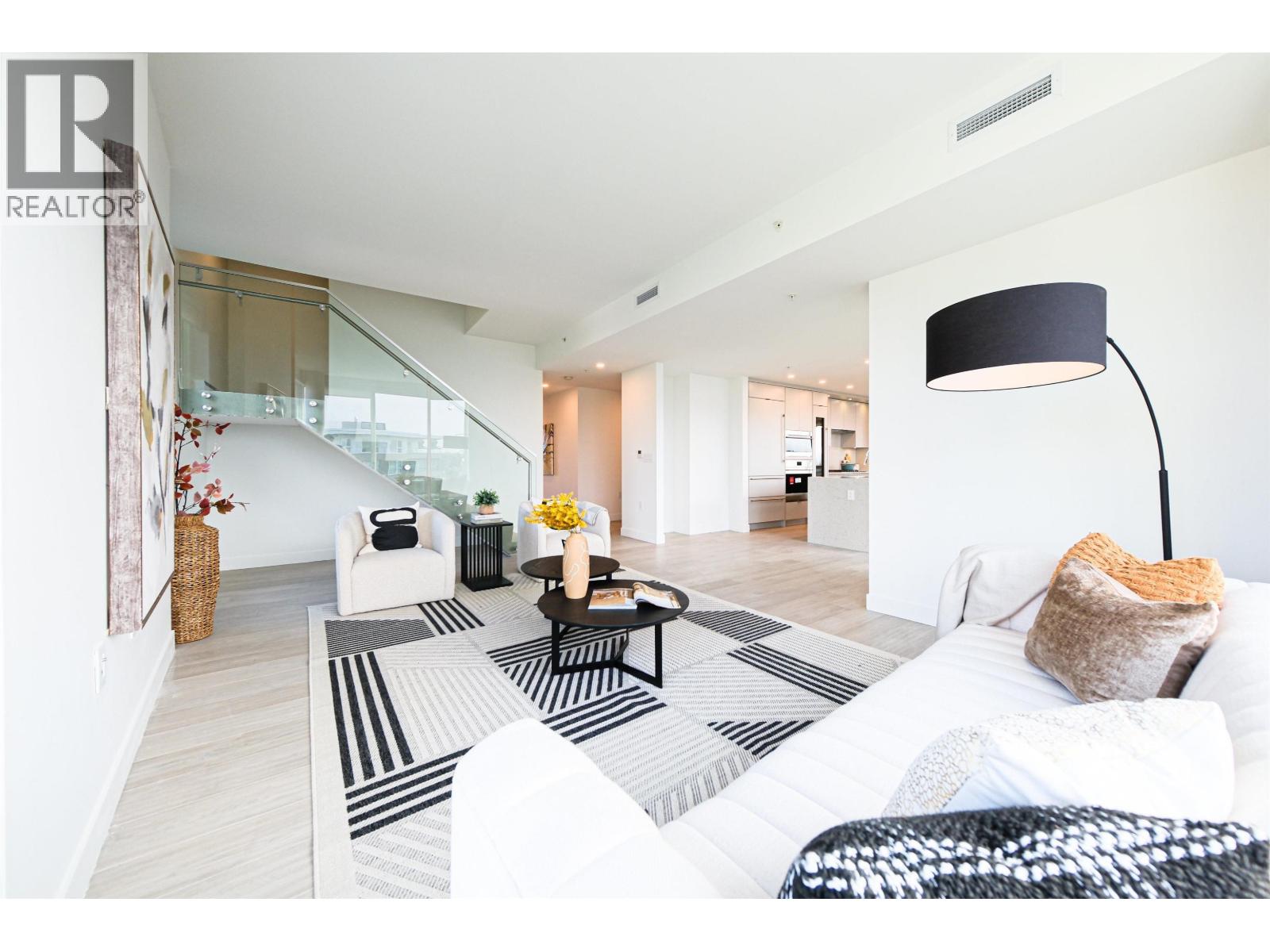 602 7638 CAMBIE STREET