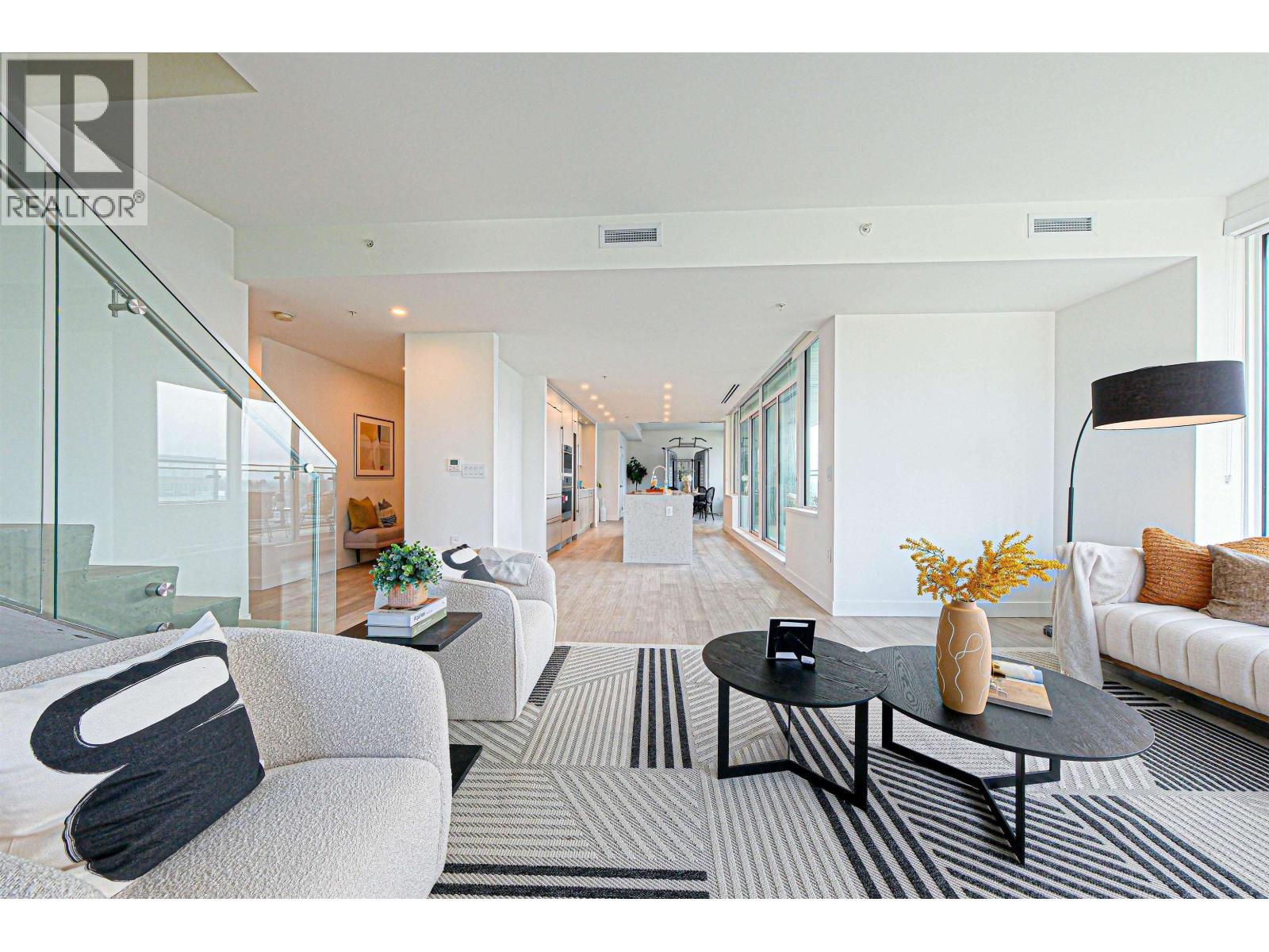 602 7638 CAMBIE STREET