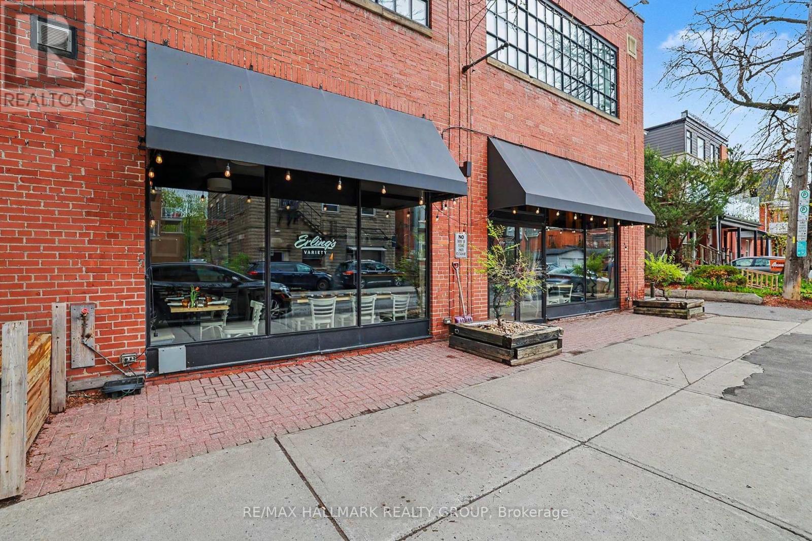 225 STRATHCONA AVENUE
