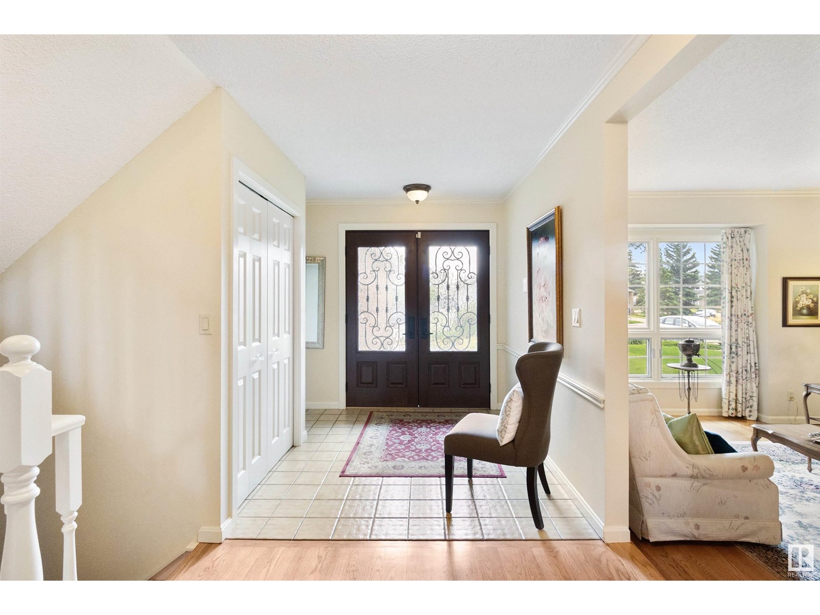 433 VILLAGE DR