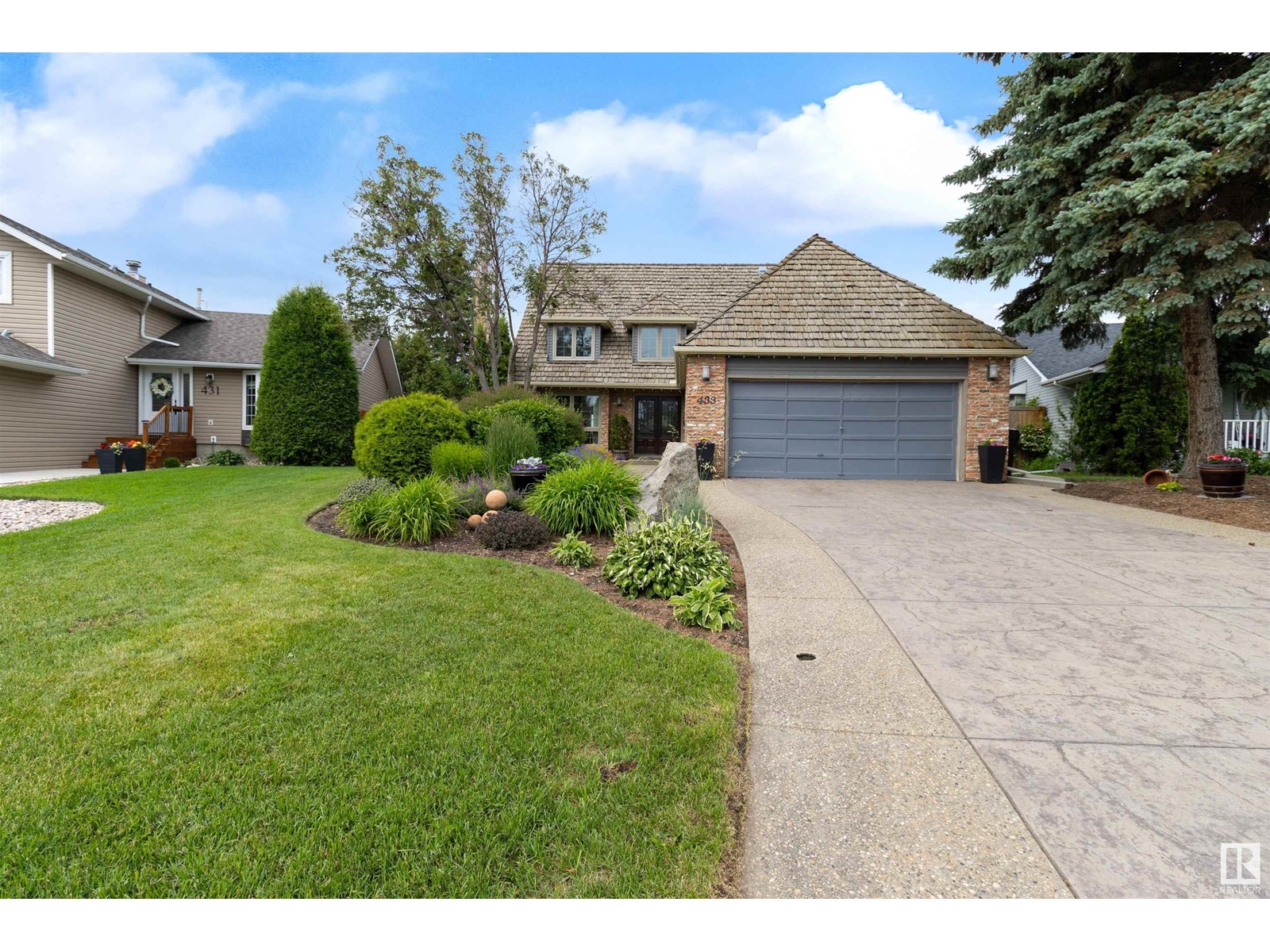 433 VILLAGE DR