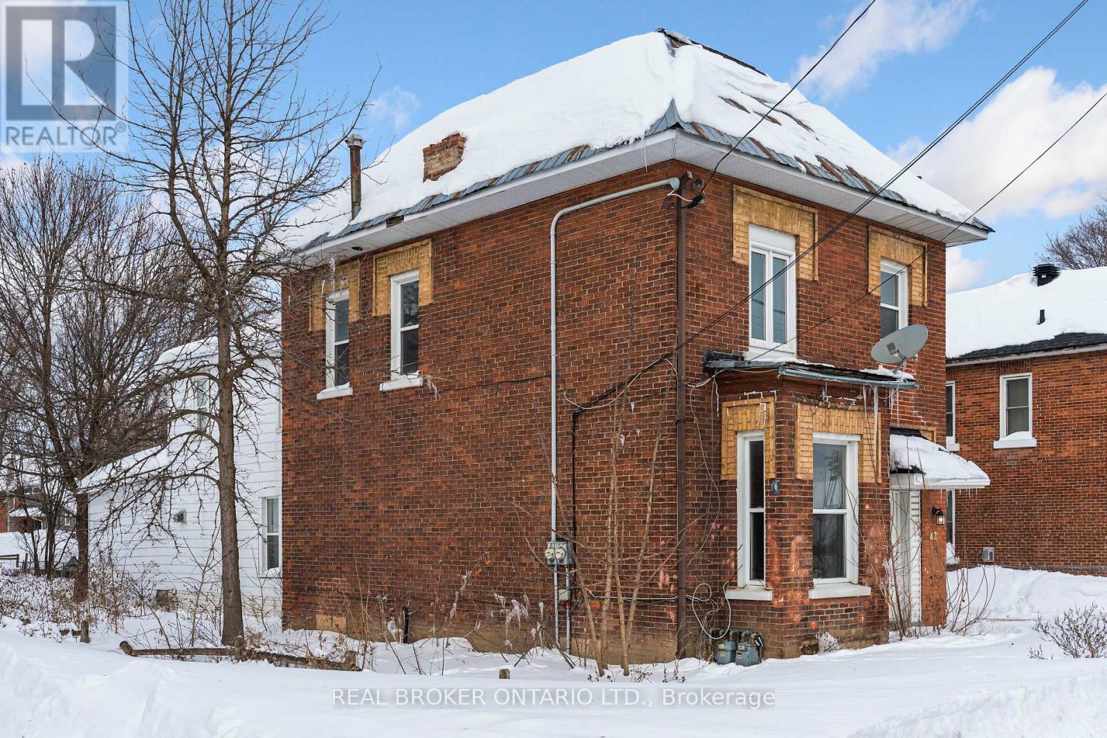 42 DANIEL STREET N