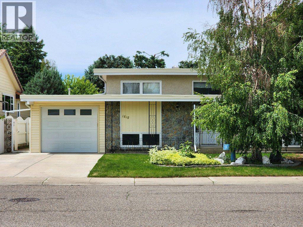 1818 Lakeside Road S
