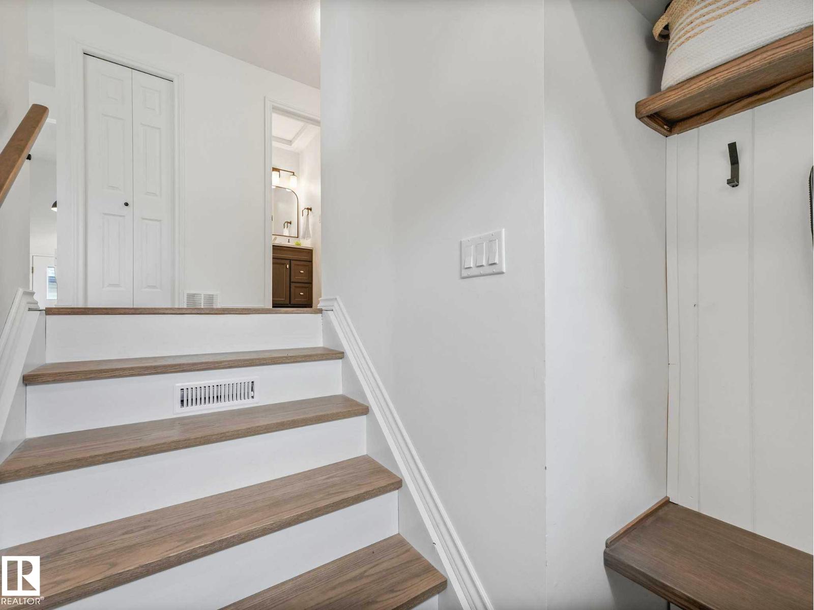 3904 35 AV NW