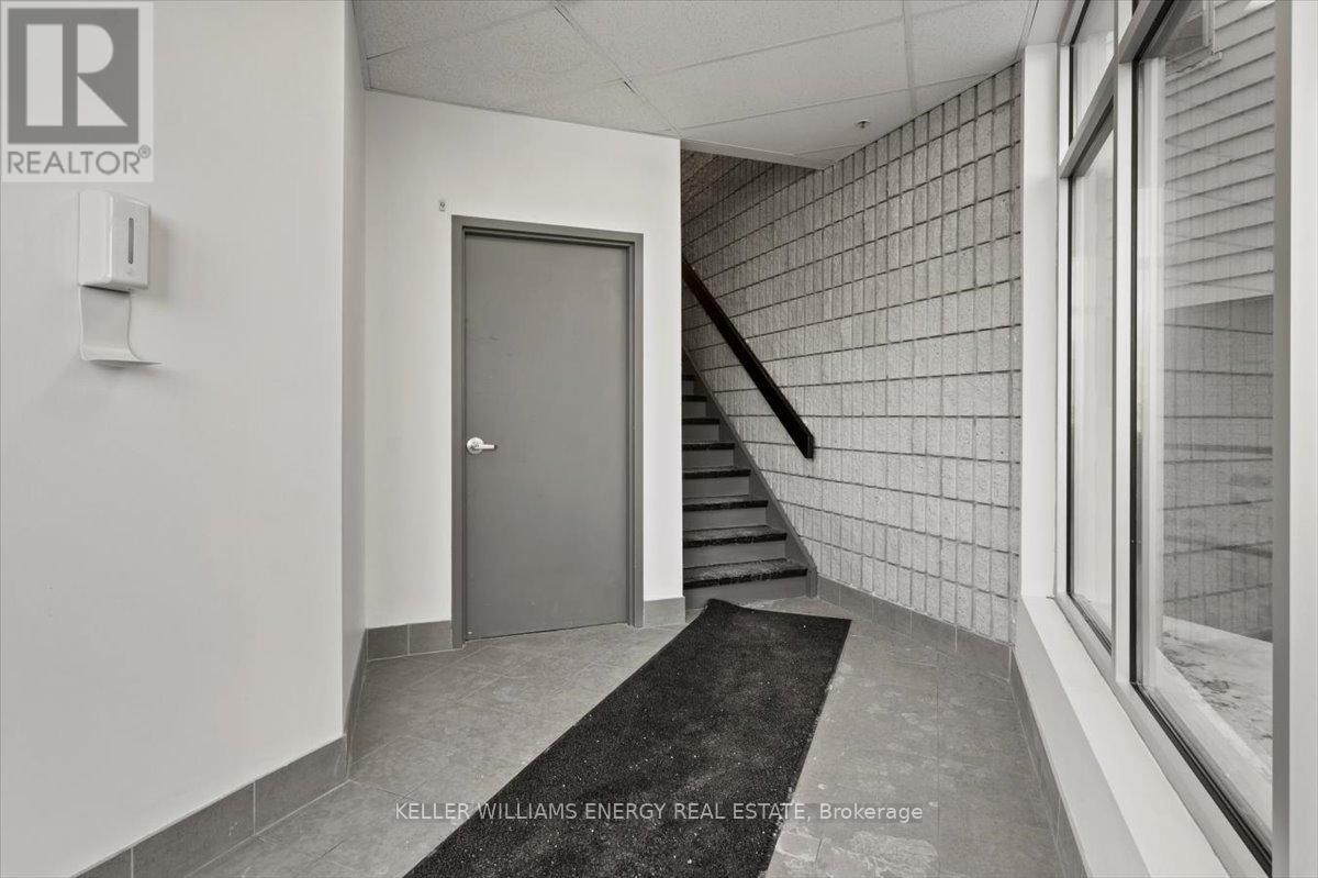 5B - 2 BROCK STREET W