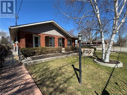 250 WEST 31ST Street Hamilton ON L9C5G4