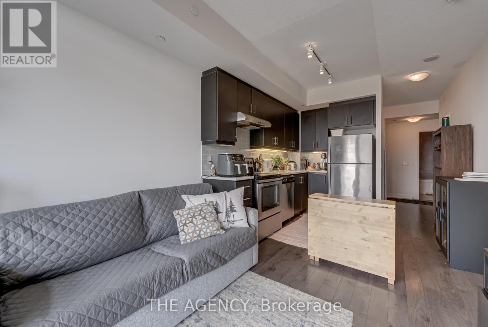 507 - 17 ZORRA STREET