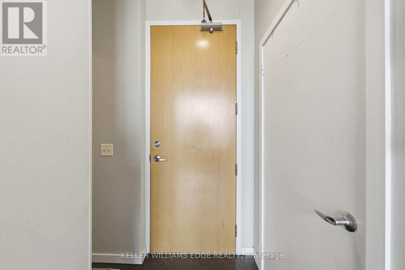 307 - 410 KING STREET W