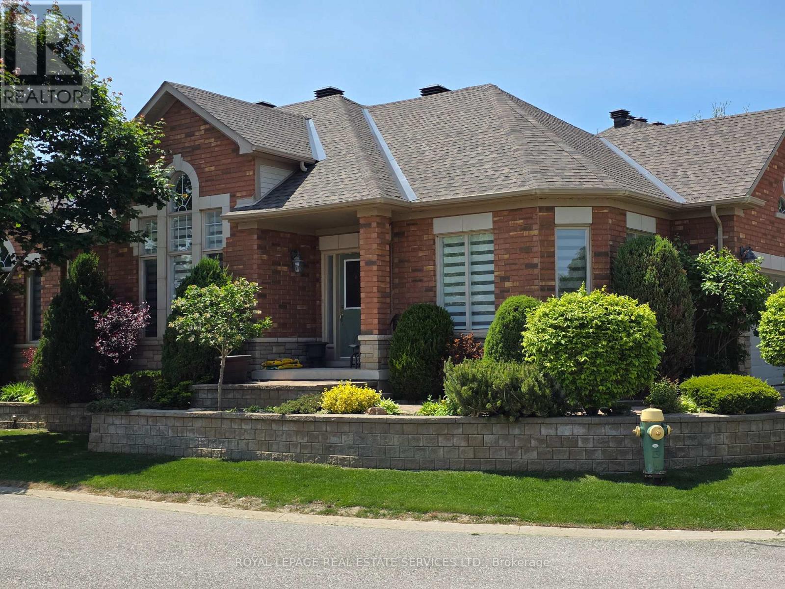 23 - 62 RENAISSANCE POINT