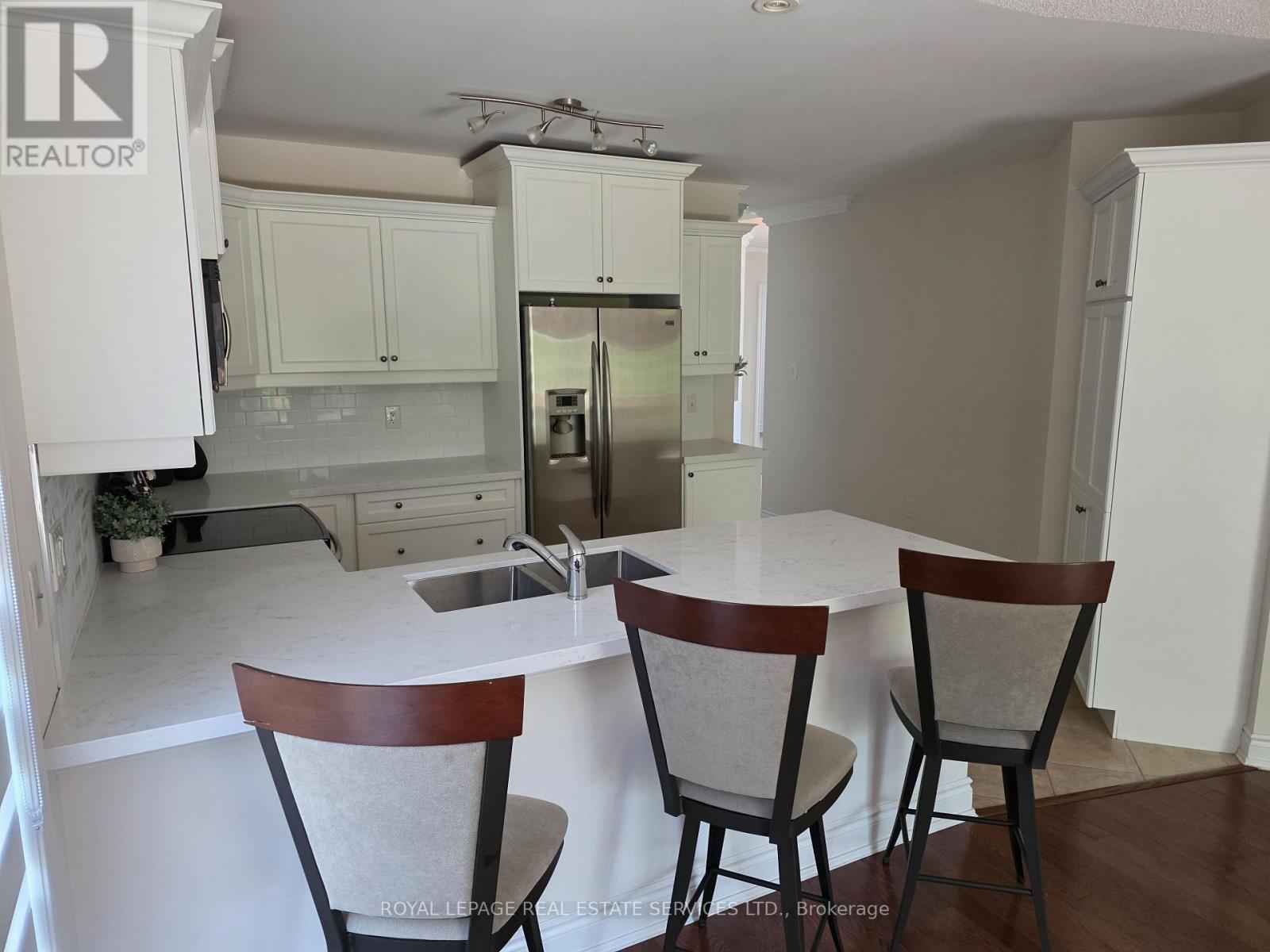 23 - 62 RENAISSANCE POINT