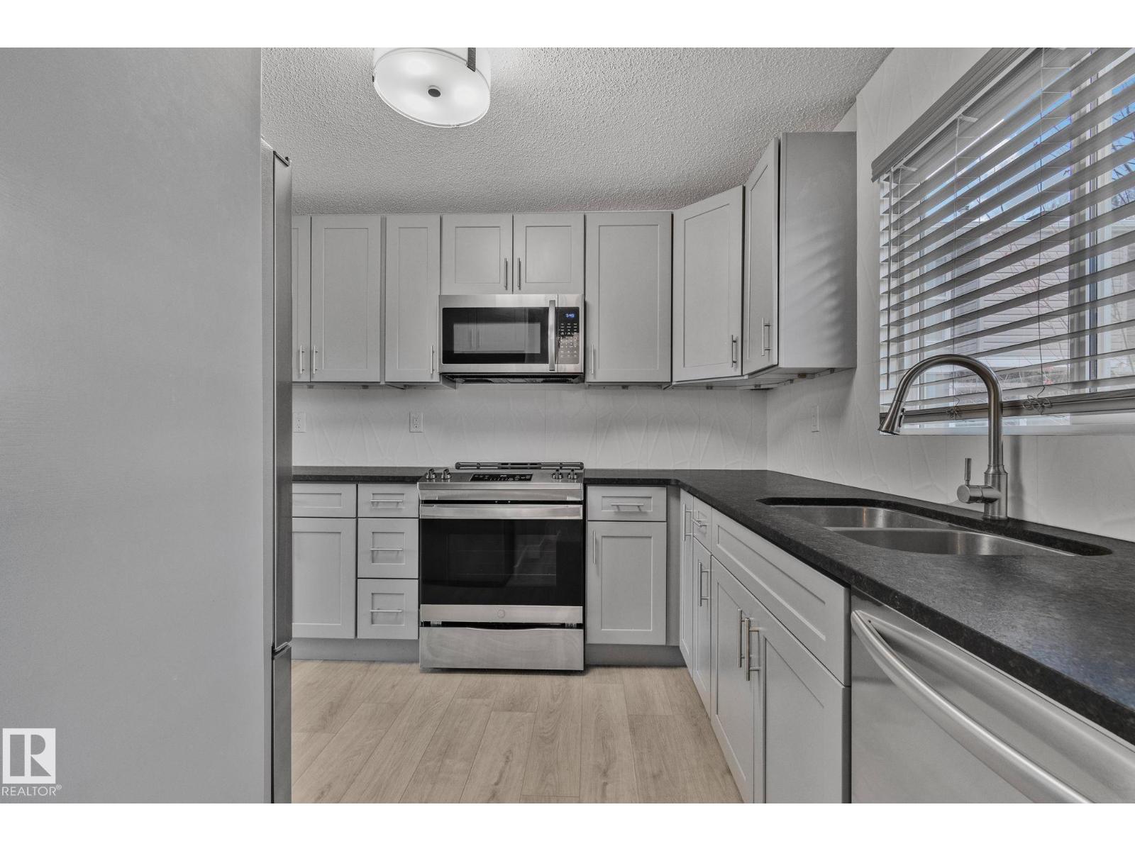 586 LAKEWOOD RD N NW