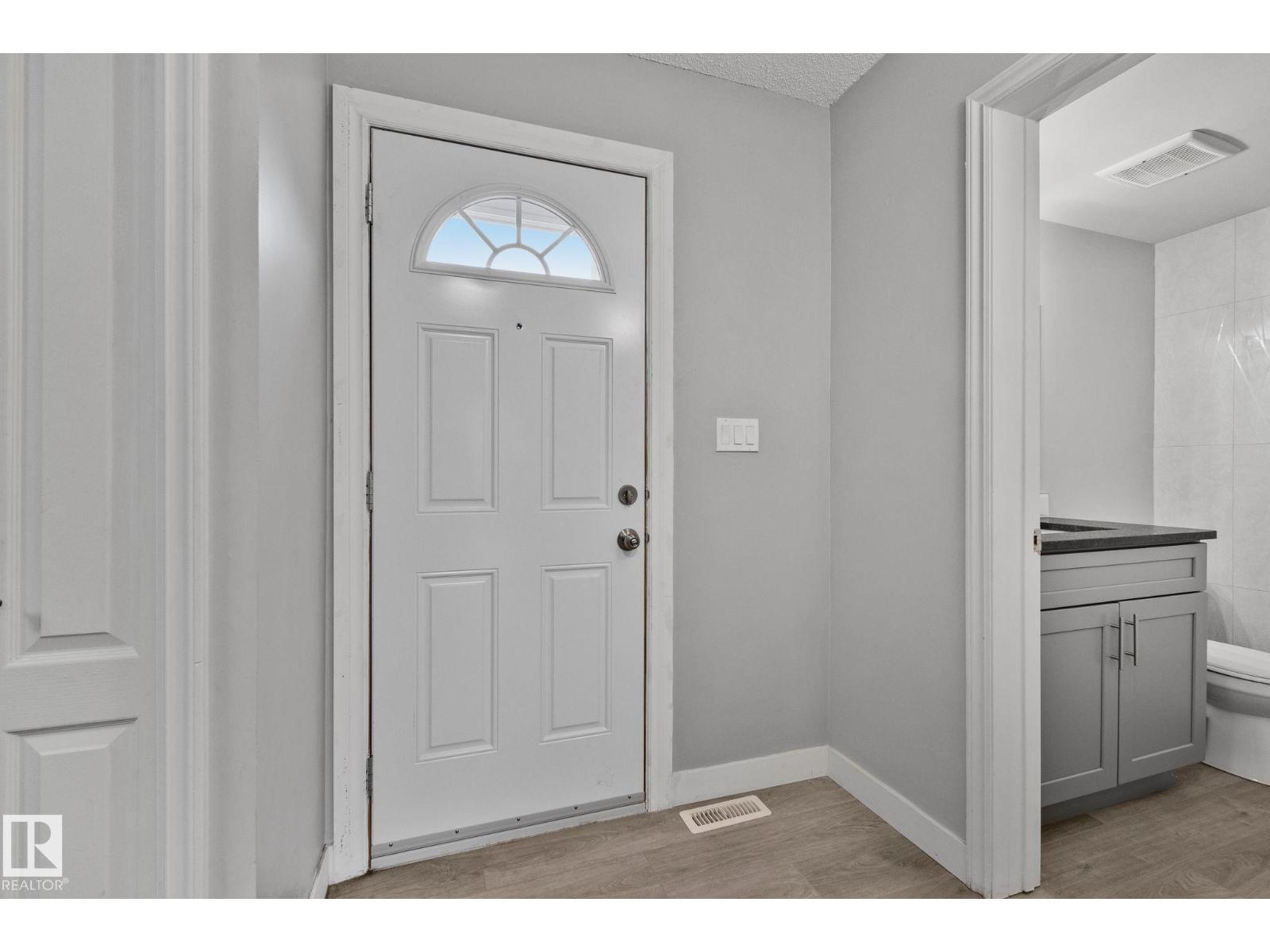 586 LAKEWOOD RD N NW