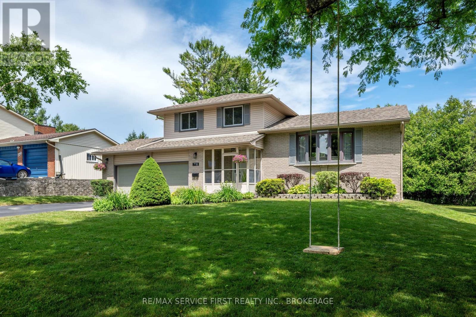 718 HOLGATE CRESCENT