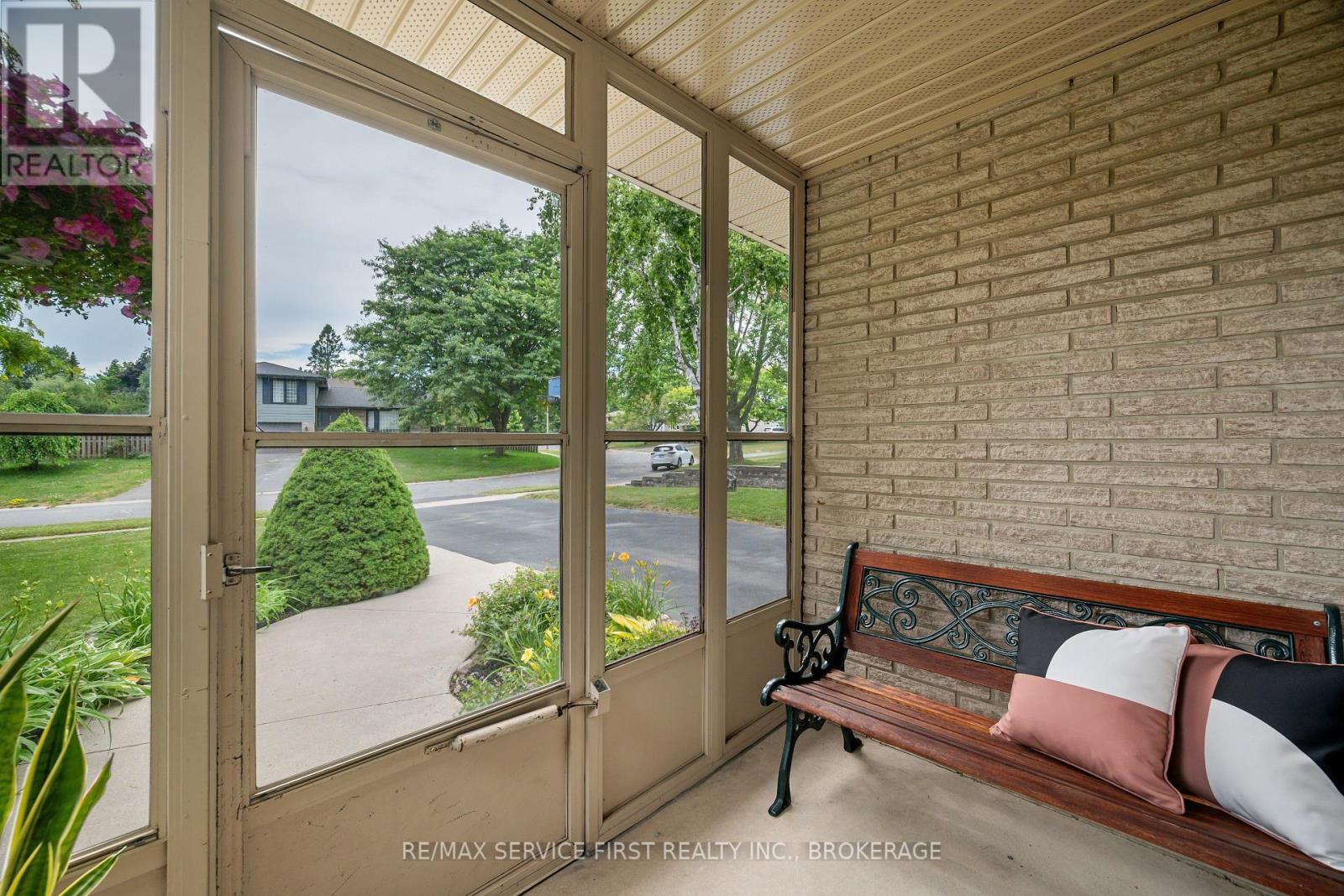 718 HOLGATE CRESCENT