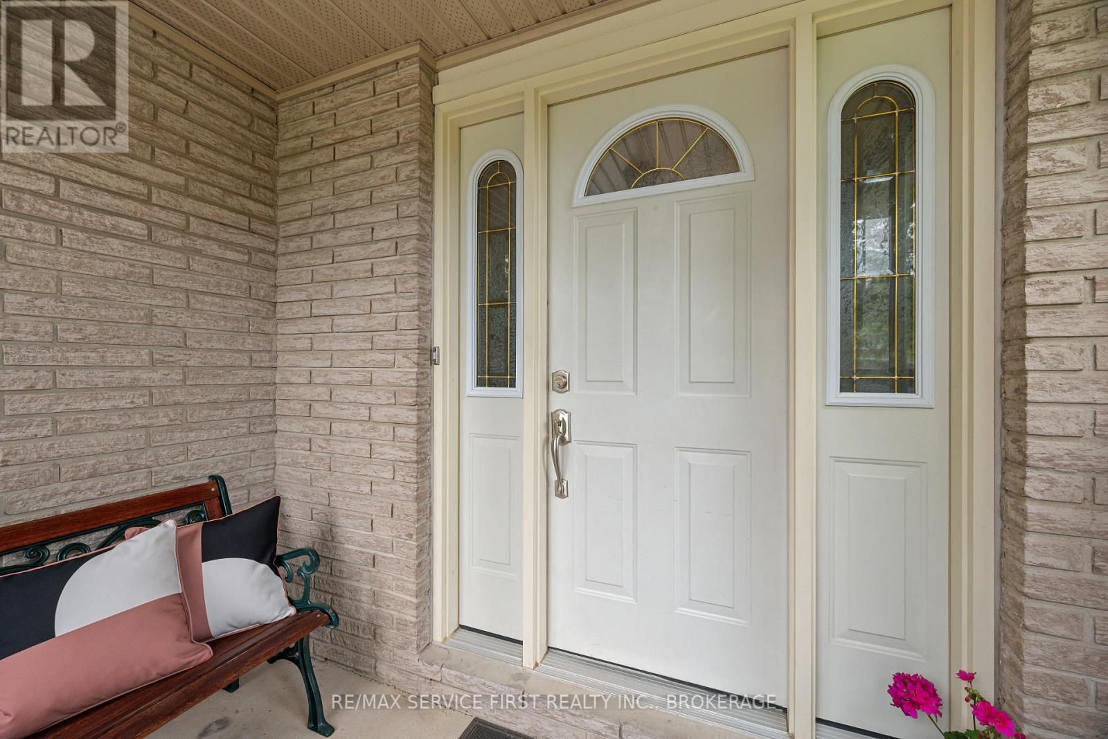 718 HOLGATE CRESCENT