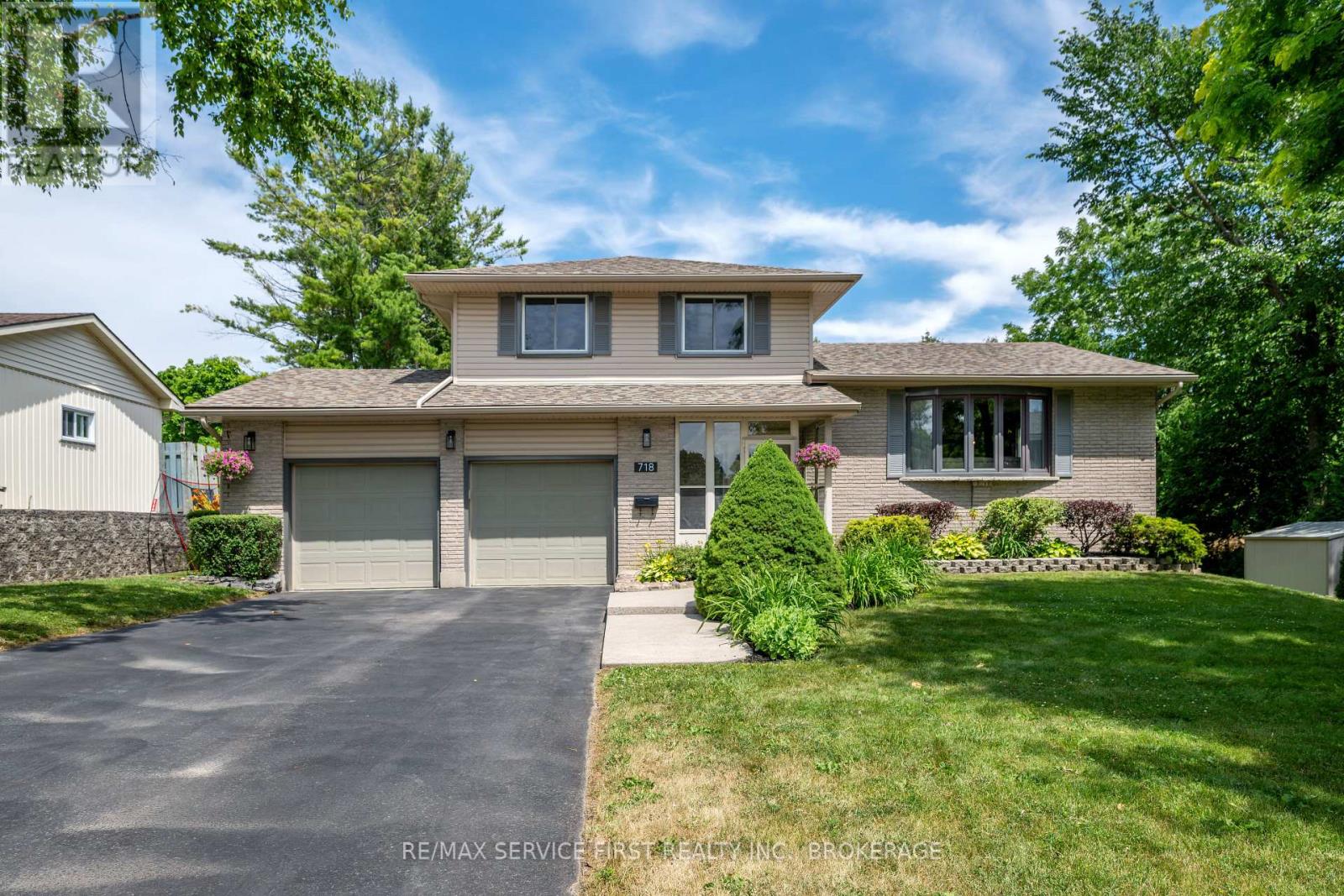 718 HOLGATE CRESCENT