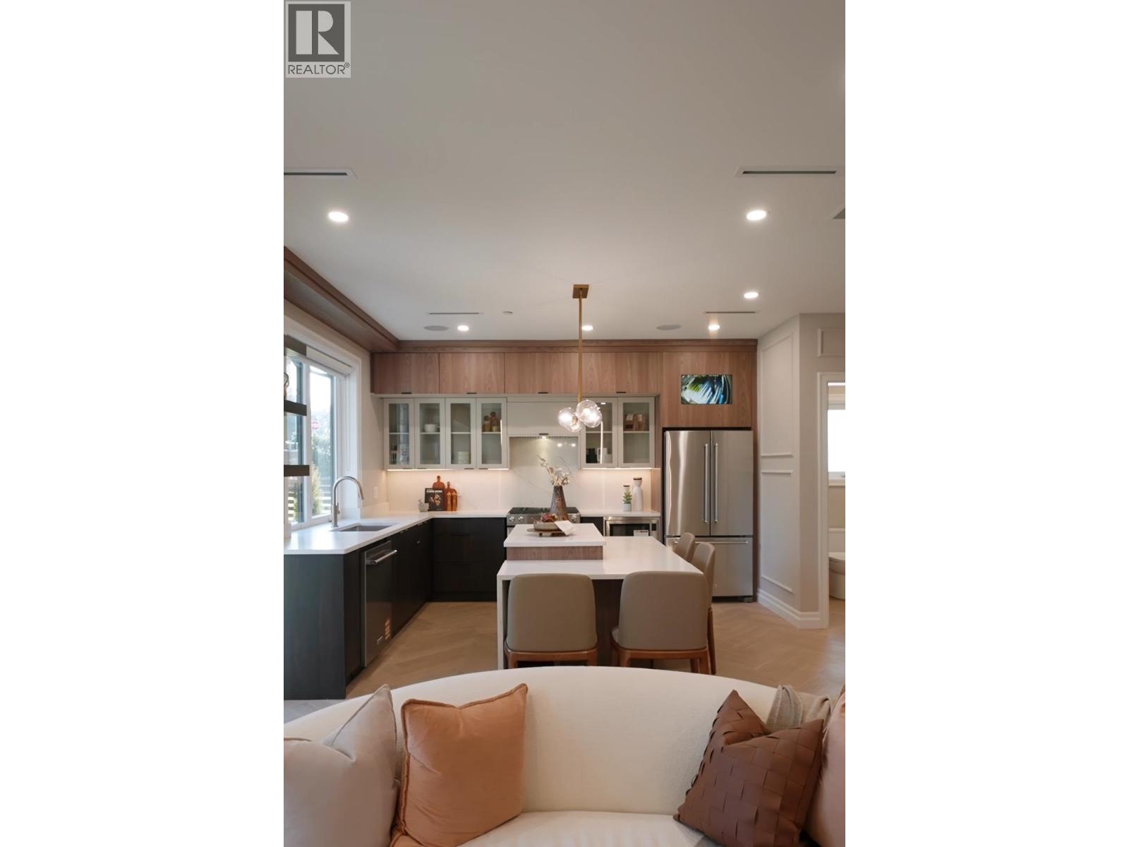 1 6061 SHERBROOKE STREET