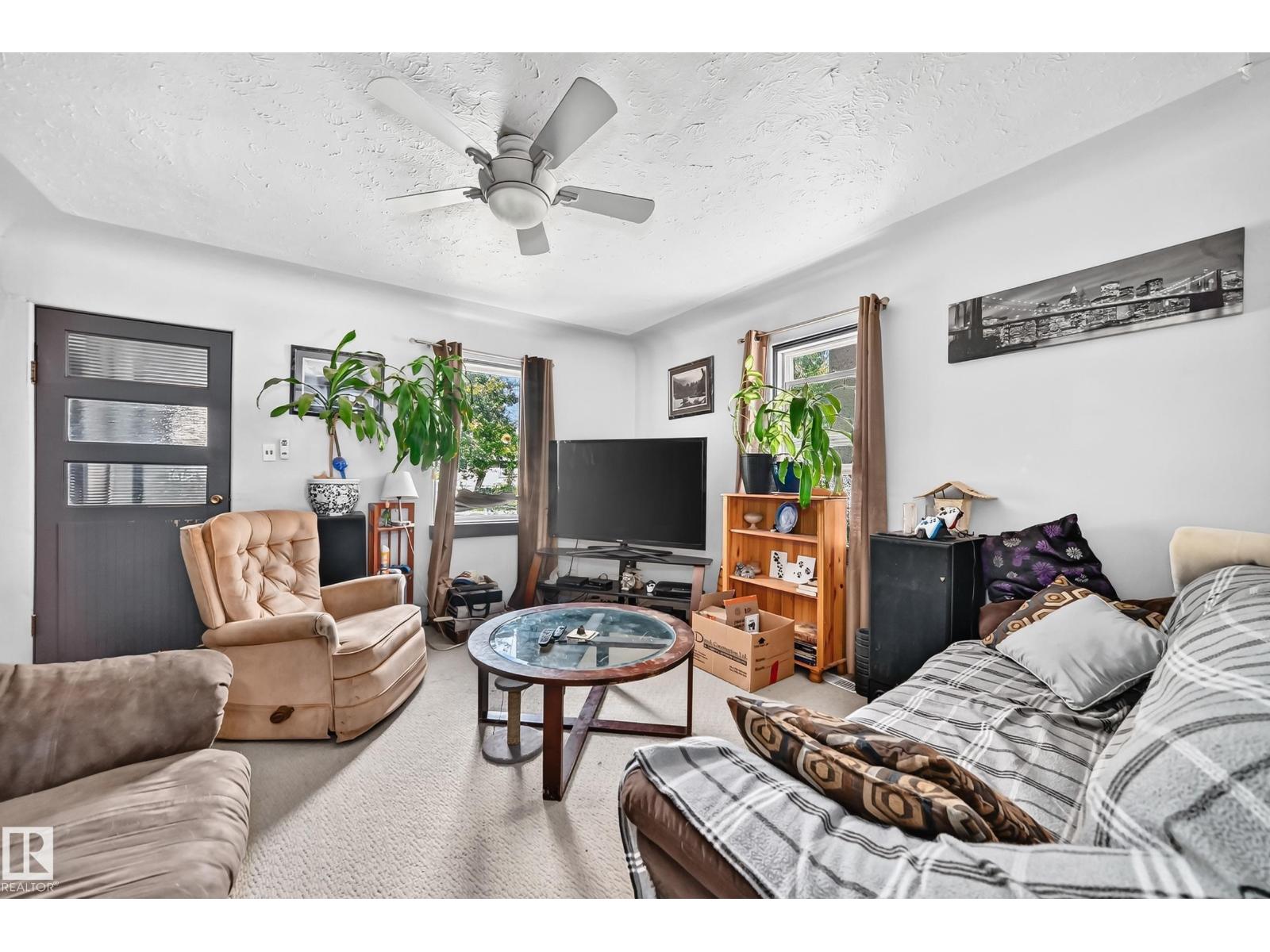 11939 89 ST NW