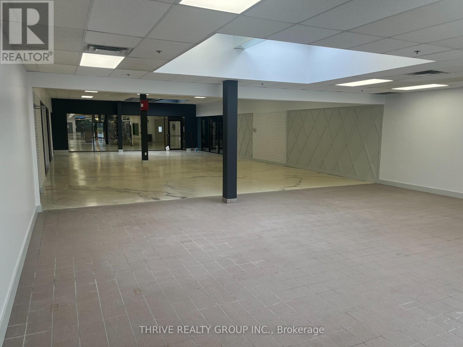 8 - 51 FRONT STREET E