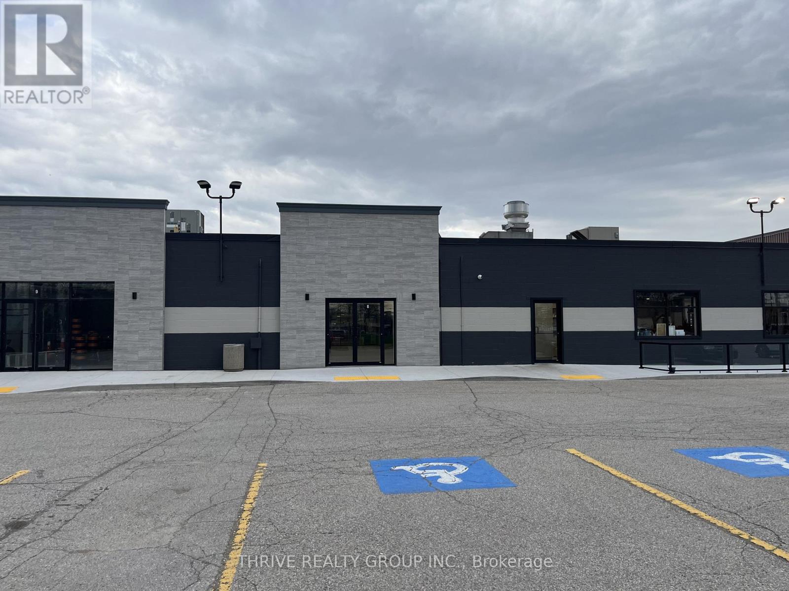 8 - 51 FRONT STREET E