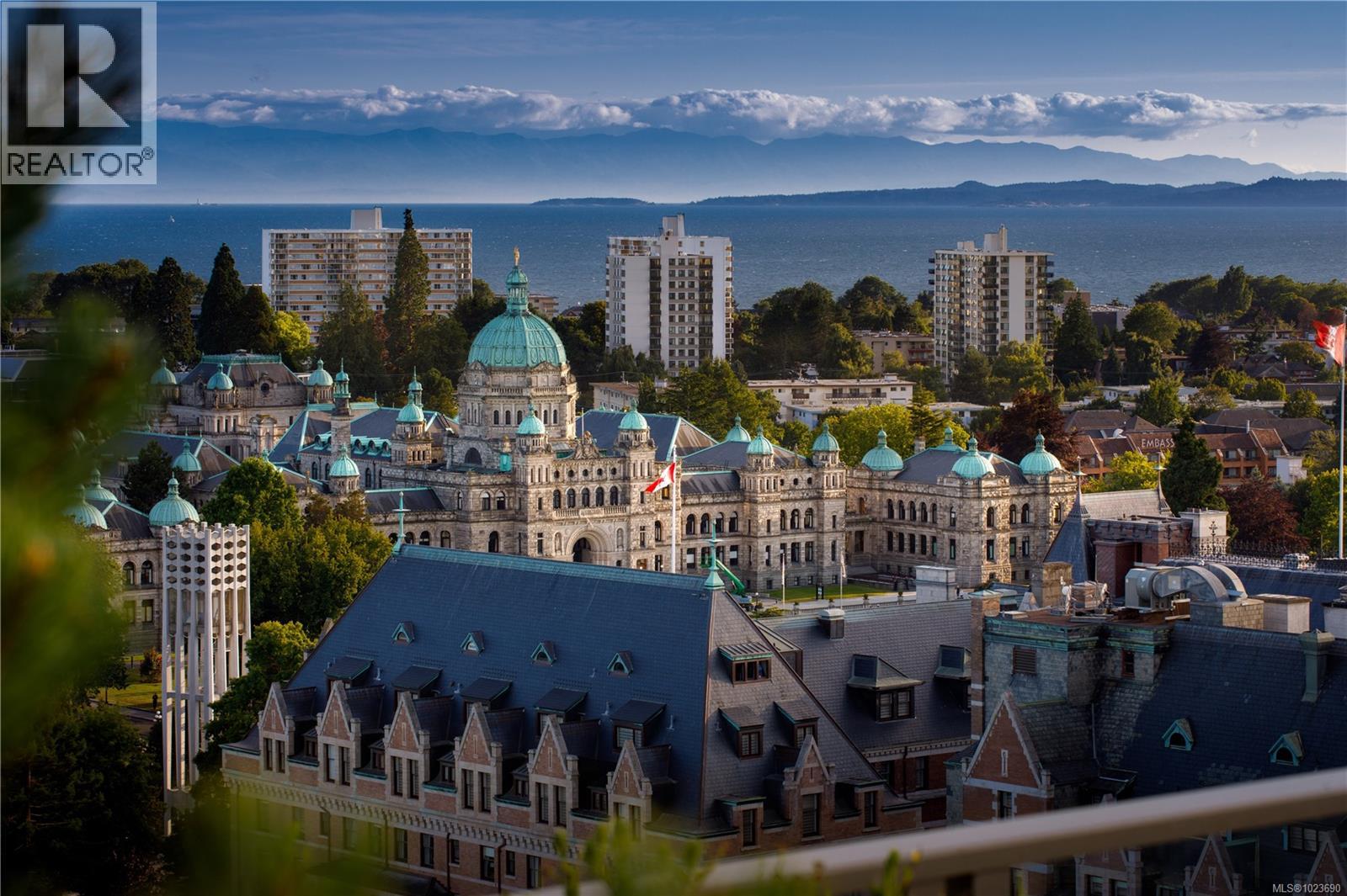 1406 707 Courtney St