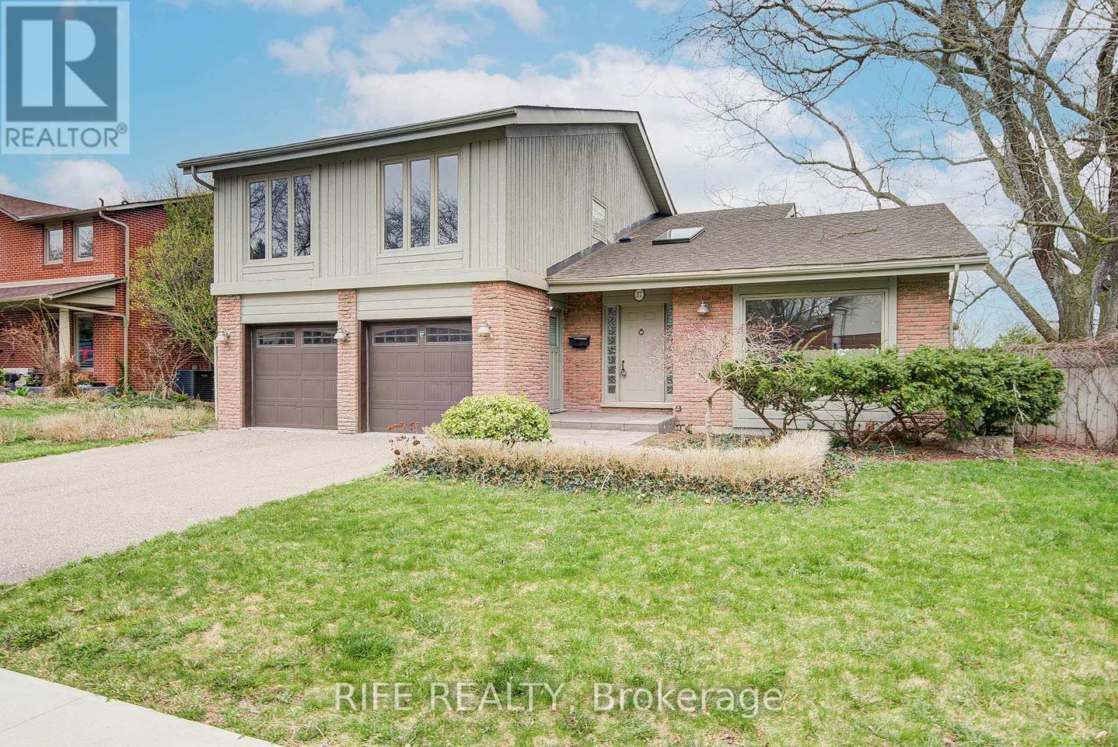 17 BRAMBLE DRIVE