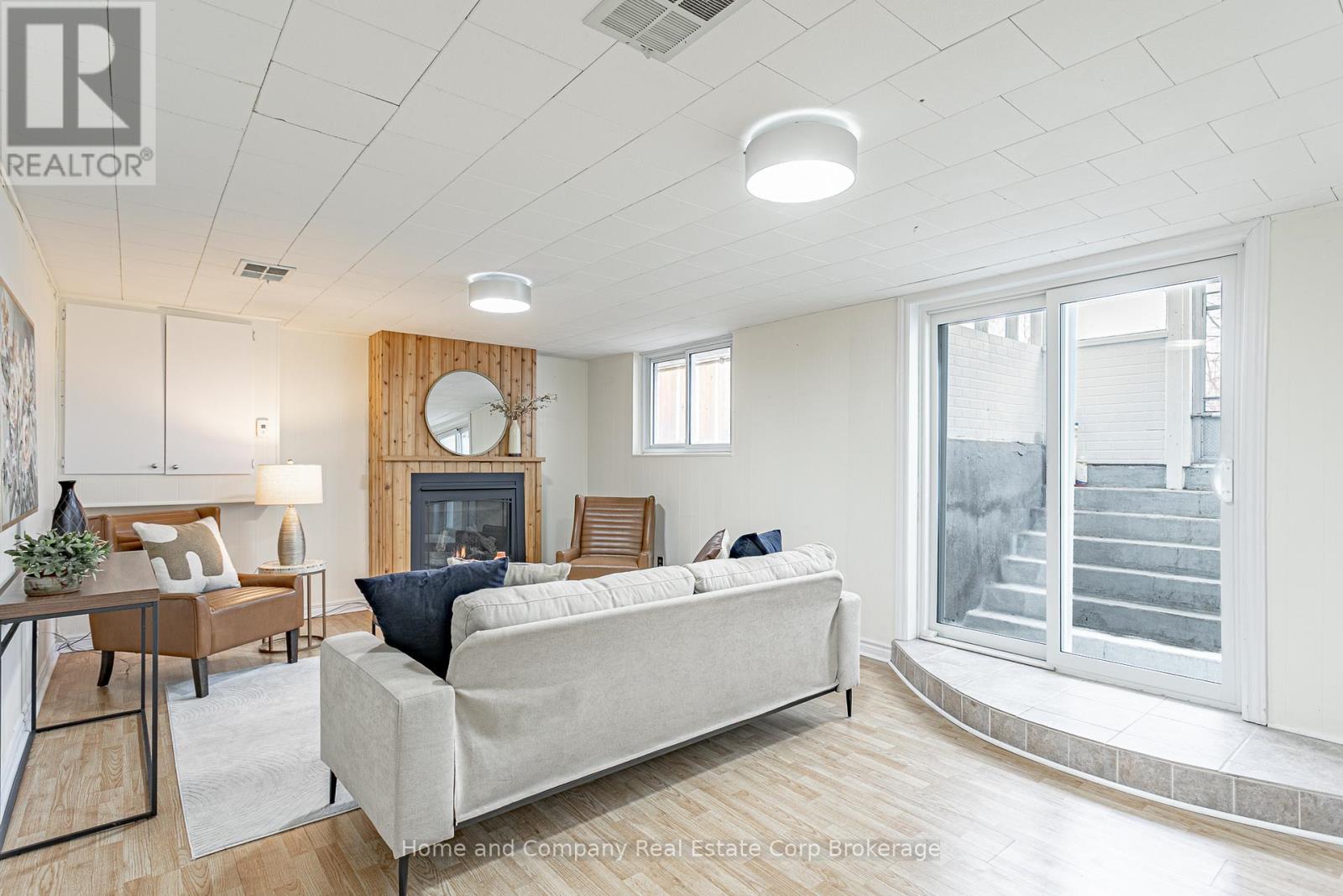 292 REDFORD CRESCENT