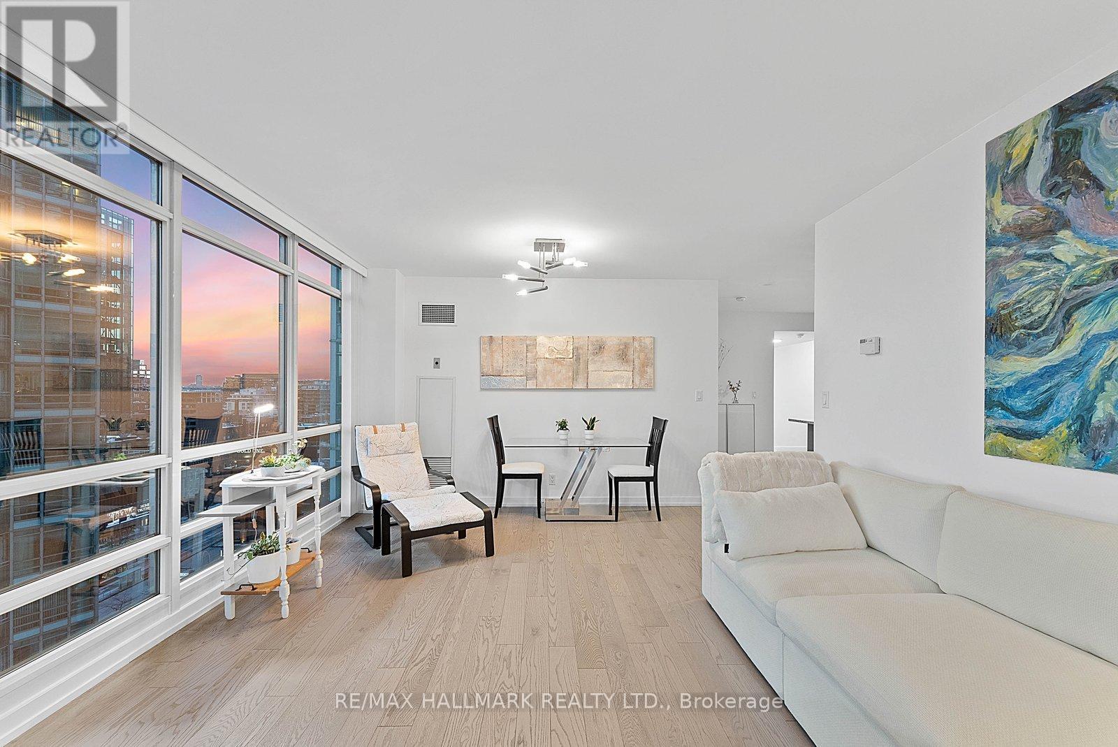 1810 - 381 FRONT STREET W