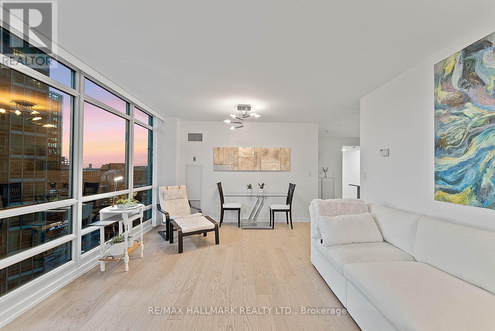 1810 - 381 FRONT STREET W