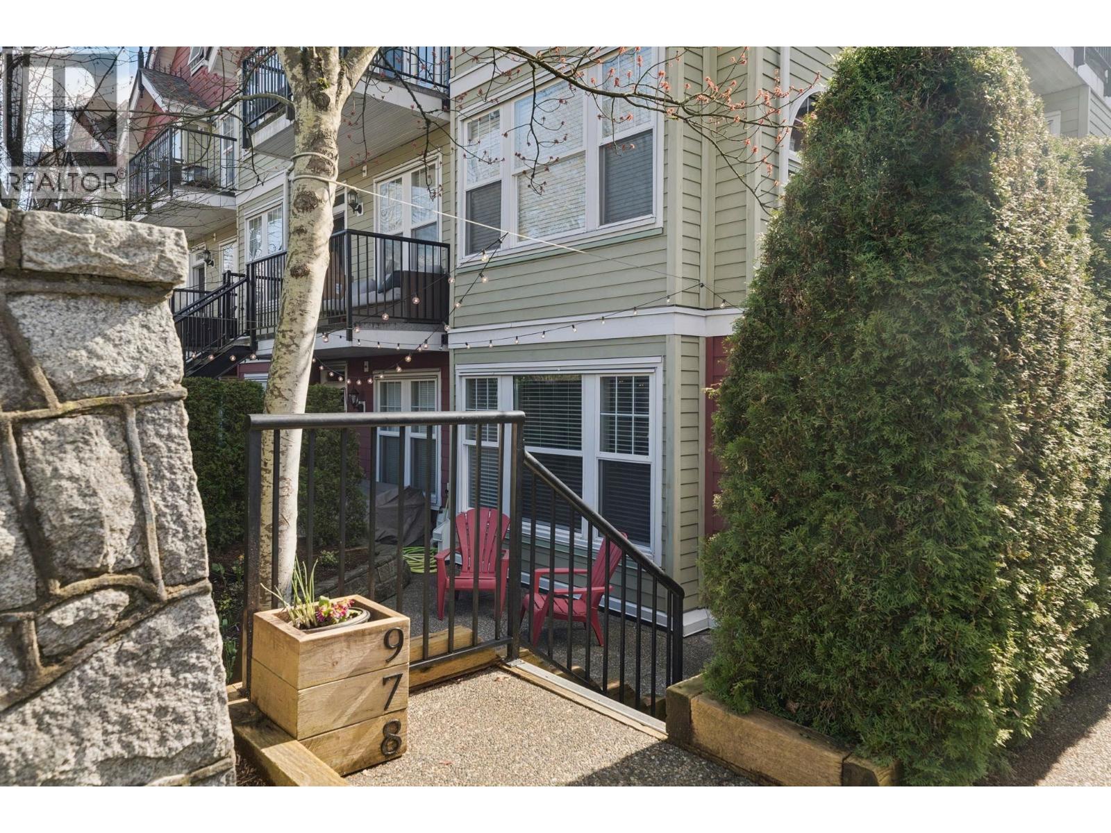 978 W 16TH AVENUE
