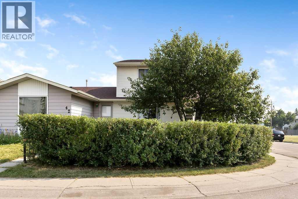 44 Falwood Crescent NE